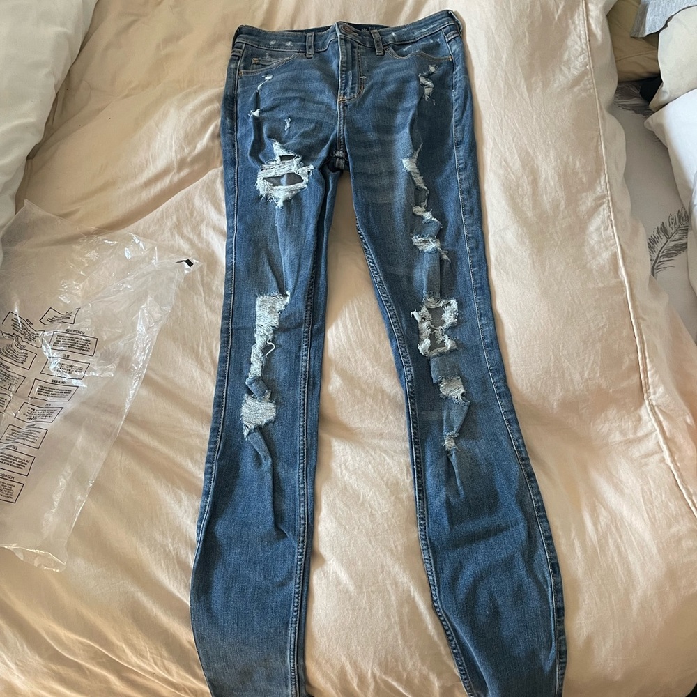 NWT Hollister Distressed Skinny Jeans